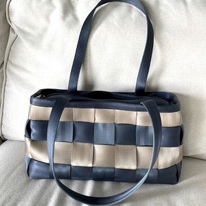 2003 Harvey’s original bag. This large bag is In perfect condition.